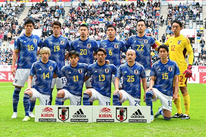 サッカー日本代表 ワールドカップに挑む26人を発表 着用スパイクを 