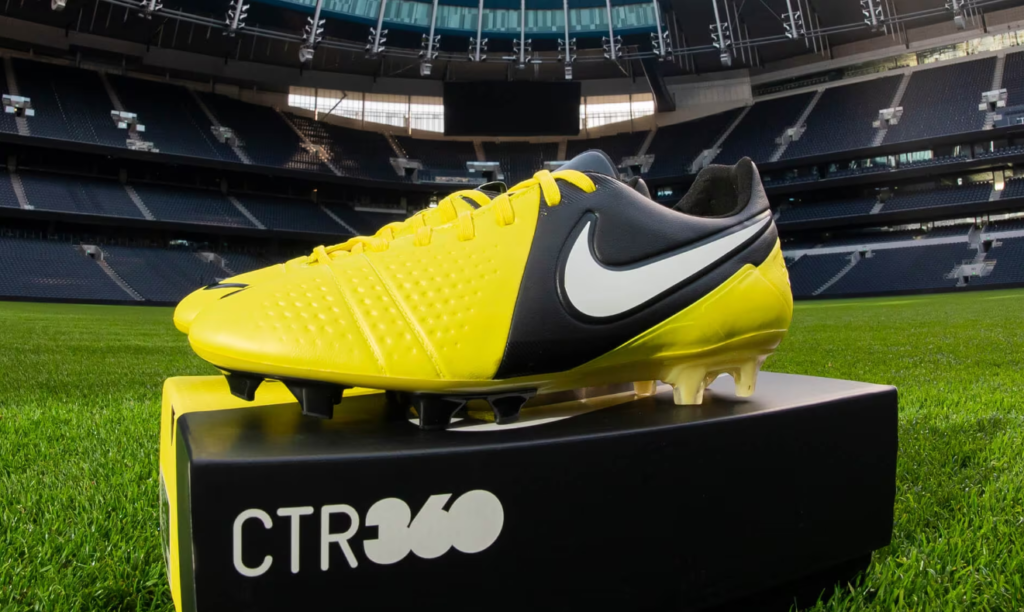 今だけ価格 サッカースパイク ナイキ CTR360 マエストリ Ⅲ HG