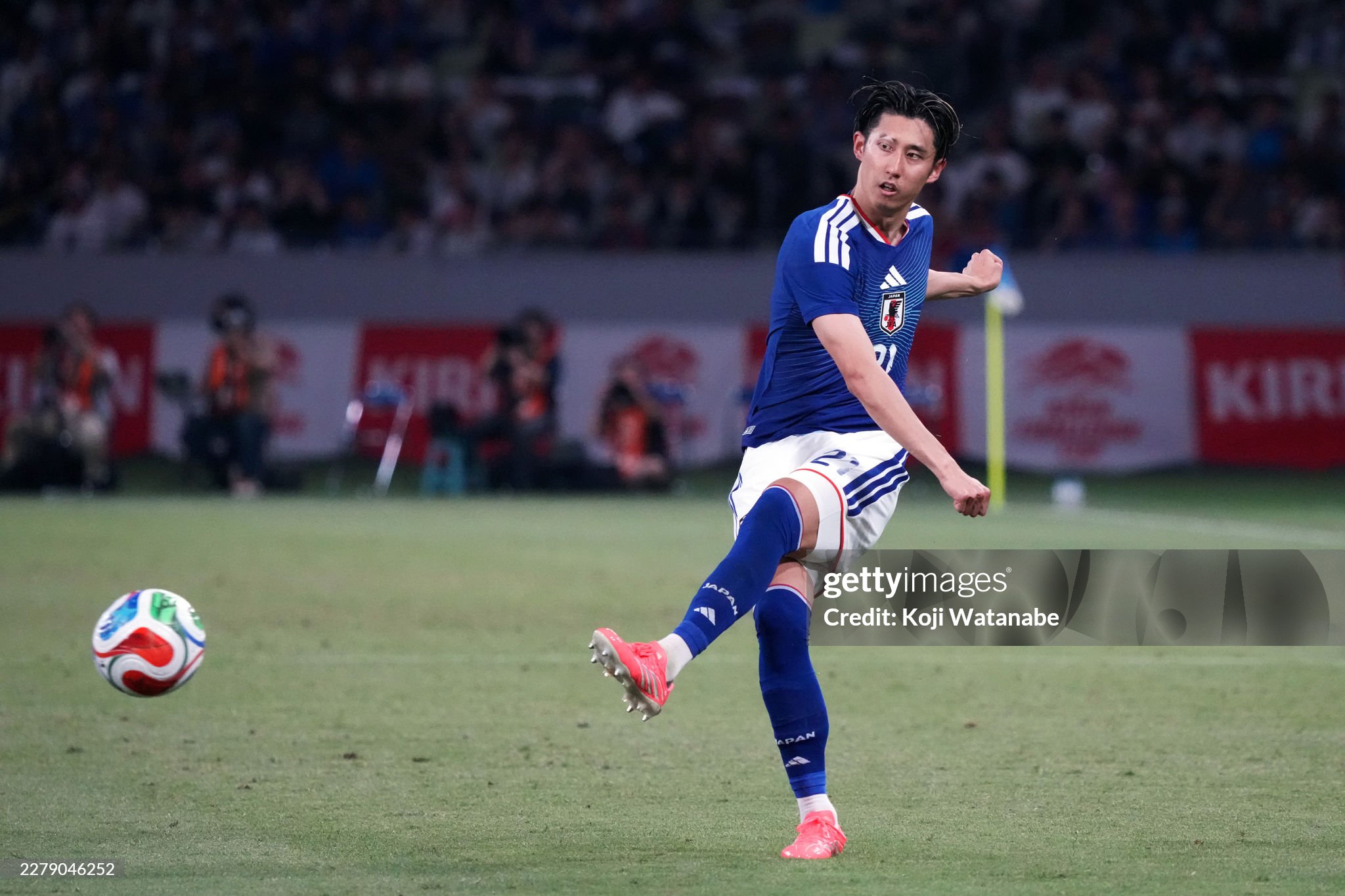 サッカー日本代表 伊藤洋輝選手 着用スパイクをピックアップ - 0014のblog