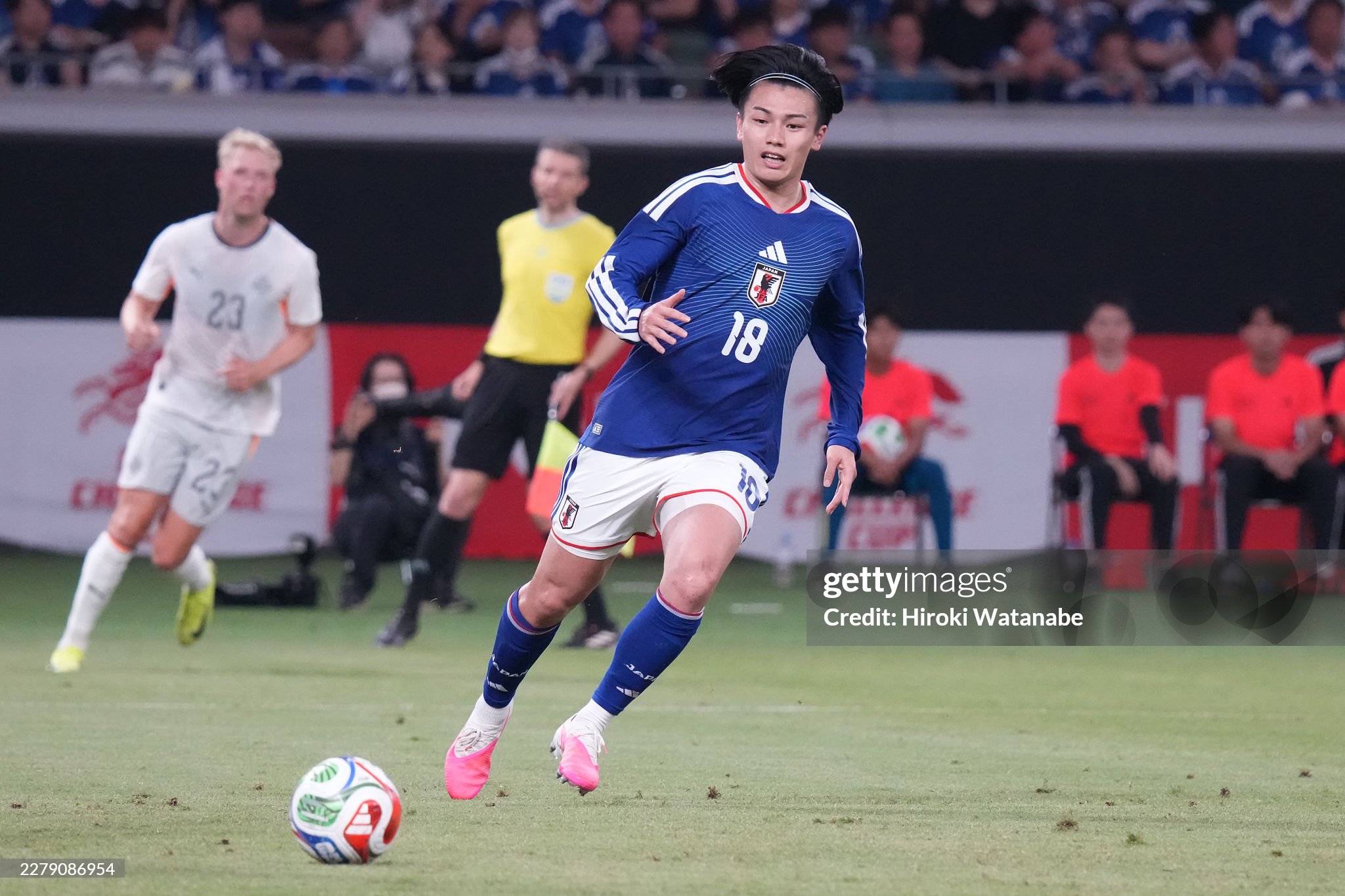 サッカー日本代表 上田綺世選手 着用スパイクをピックアップ - 0014のblog